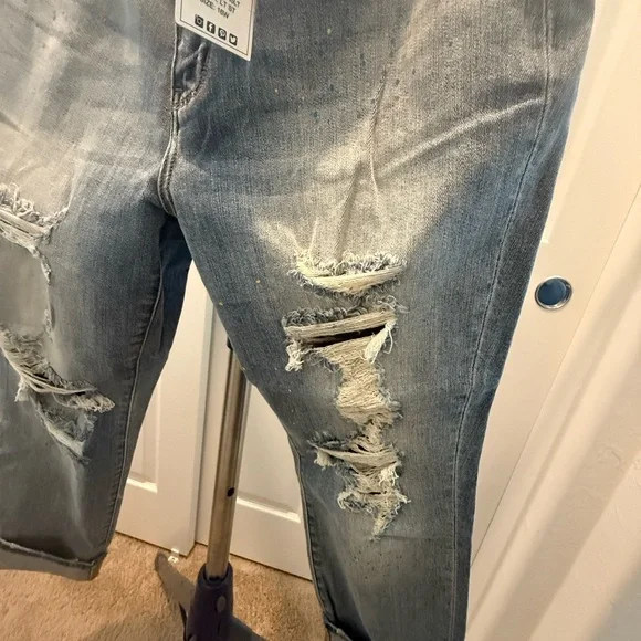 Judy Blue Women's Boyfriend Fit Distressed Denim - Picture 6 of 8